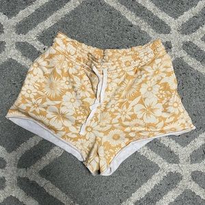 Floral patterned sweat-shorts